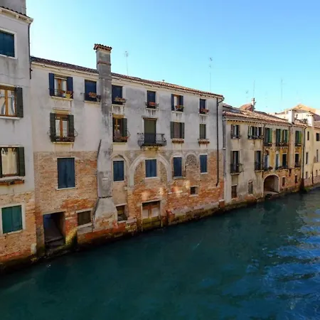 Rio Ca Foscari A San Pantalon 베니스