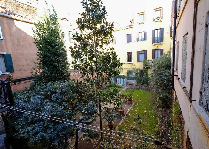 Rio Ca Foscari A San Pantalon *