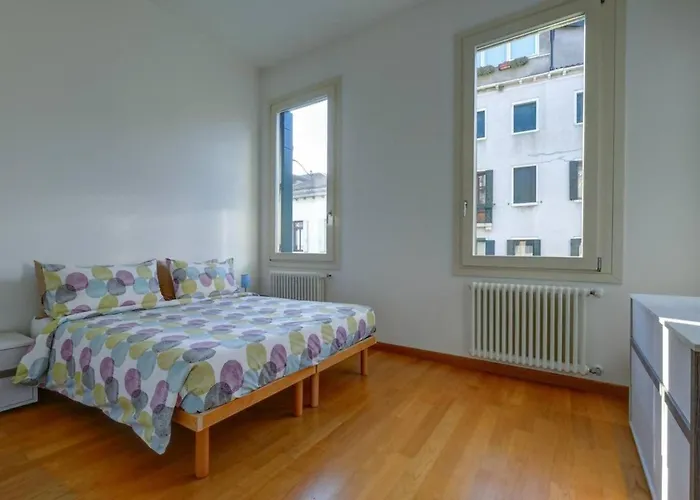 Rio Ca Foscari A San Pantalon ונציה