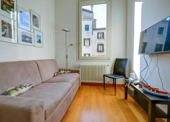 Rio Ca Foscari A San Pantalon * ונציה