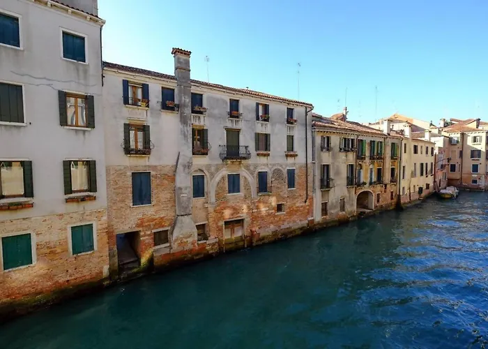 Rio Ca Foscari A San Pantalon ונציה